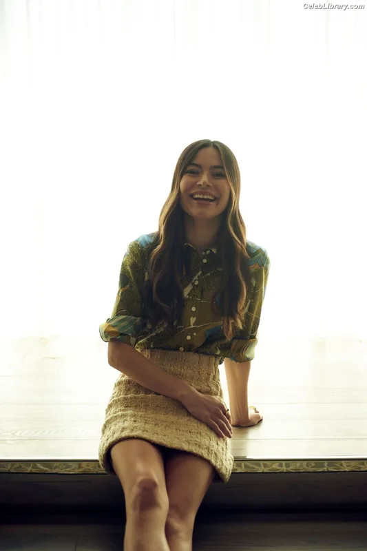 Miranda Cosgrove photo 12 of 264
