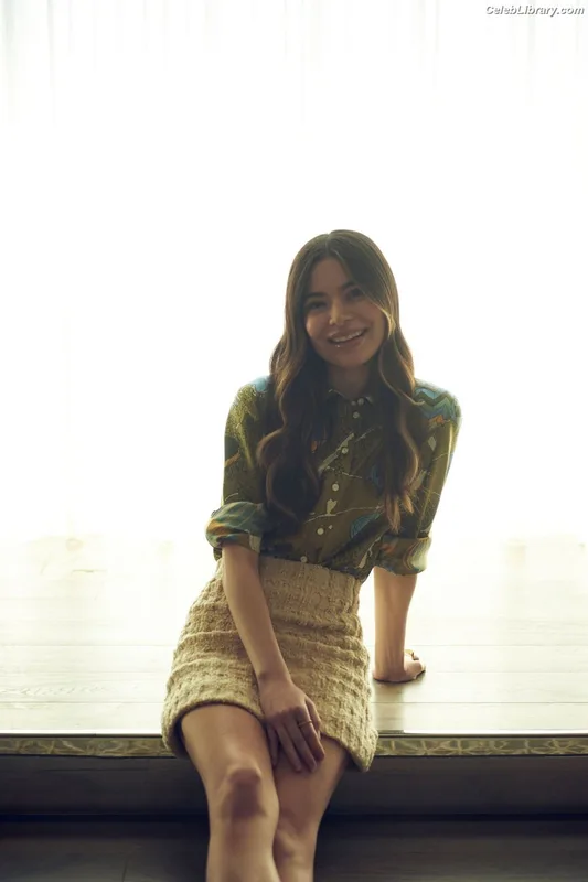 Miranda Cosgrove photo 13 of 264