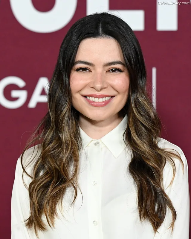 Miranda Cosgrove photo 19 of 264