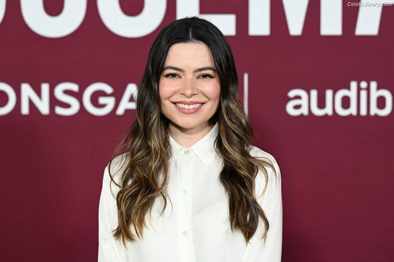 Miranda Cosgrove photo 21 of 264