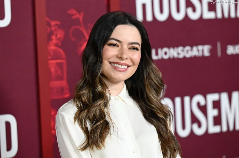Miranda Cosgrove photo 22 of 264