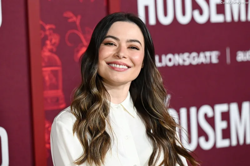 Miranda Cosgrove photo 24 of 264