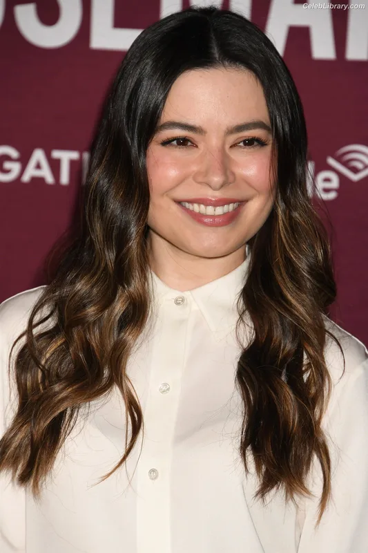 Miranda Cosgrove photo 5 of 264
