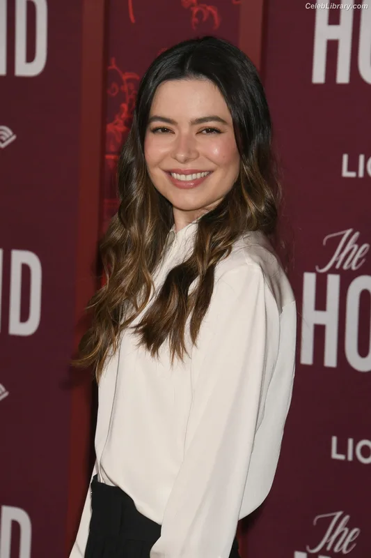 Miranda Cosgrove photo 6 of 264
