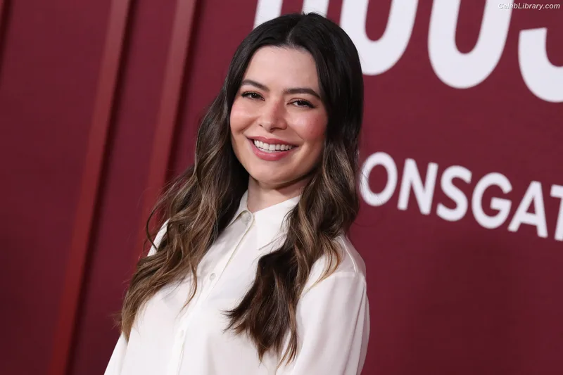 Miranda Cosgrove photo 8 of 264