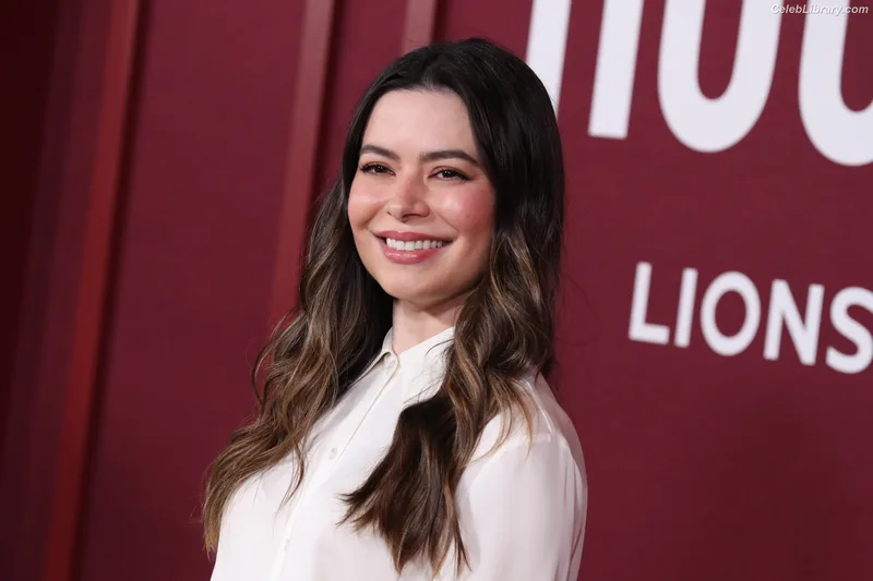 Miranda Cosgrove photo 10 of 264