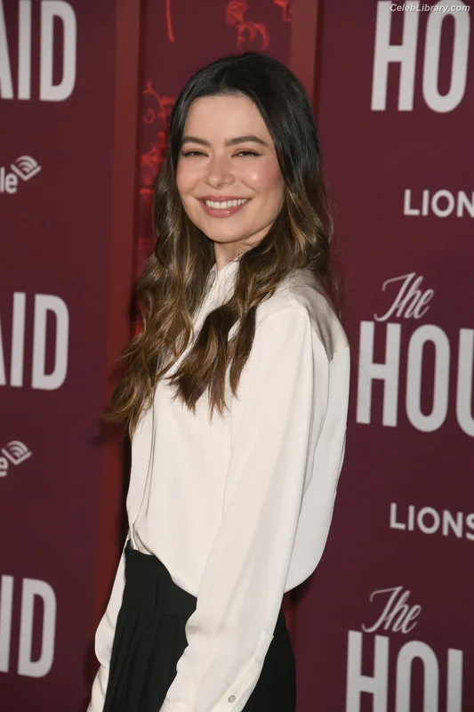 Miranda Cosgrove photo 12 of 264