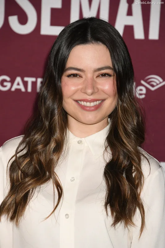 Miranda Cosgrove photo 15 of 264