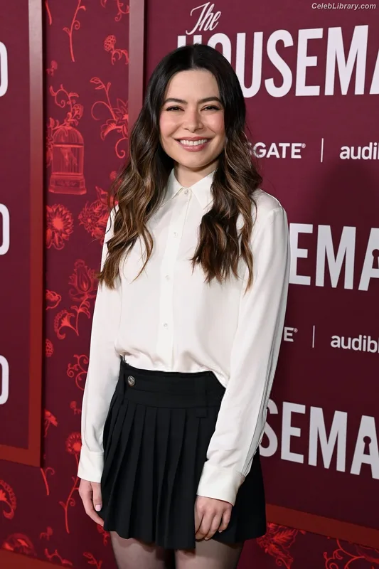 Miranda Cosgrove photo 16 of 264