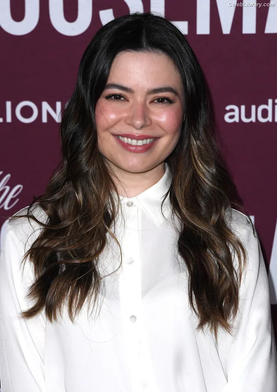 Miranda Cosgrove photo 19 of 264