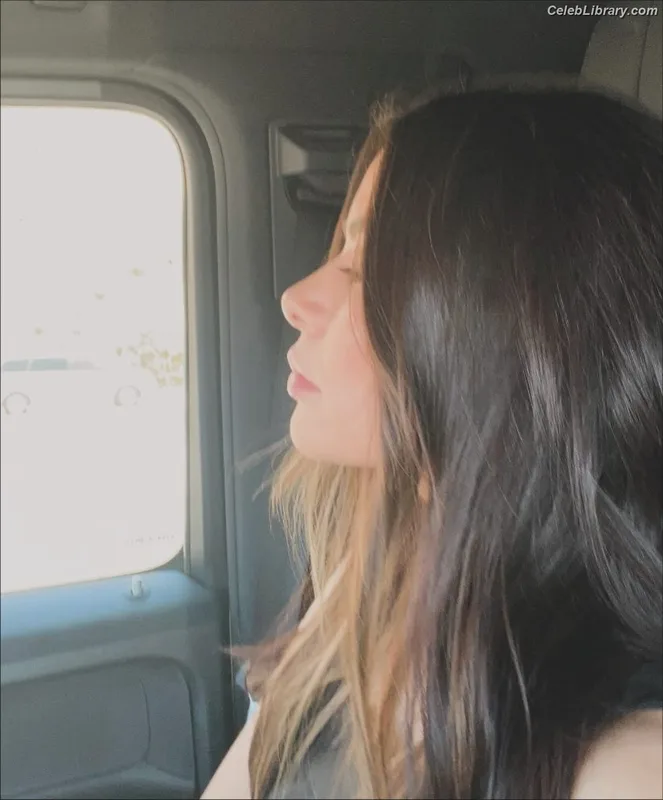 Miranda Cosgrove photo 4 of 264