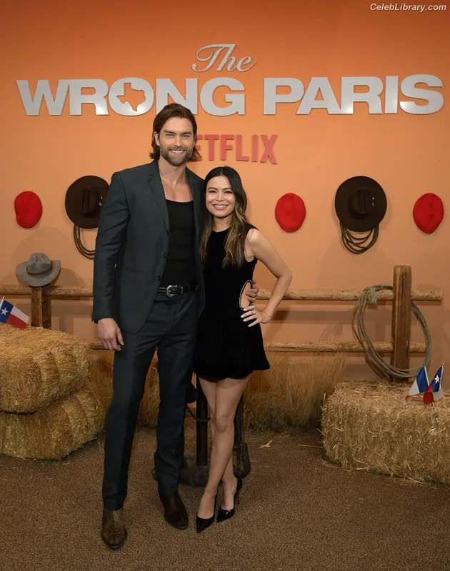 Miranda Cosgrove photo 13 of 264