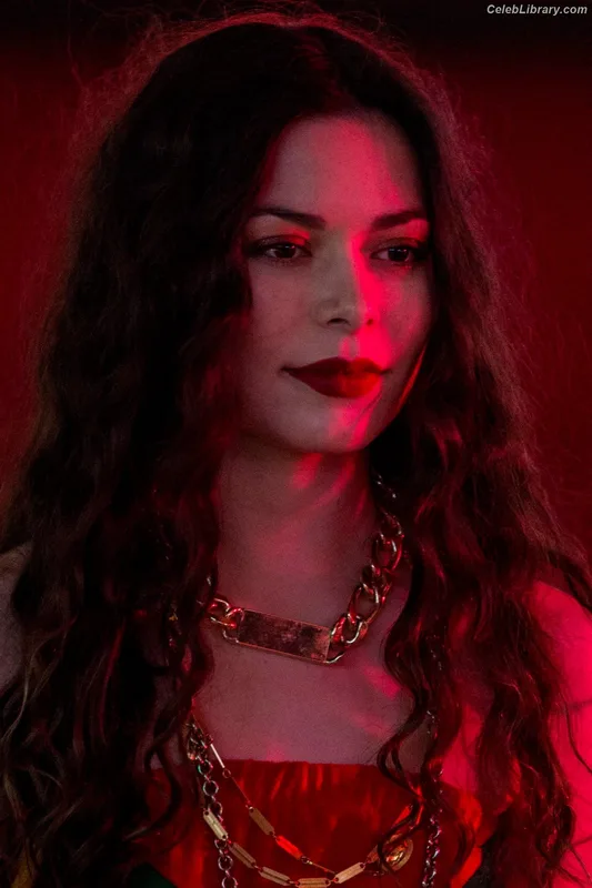 Miranda Cosgrove photo 21 of 264