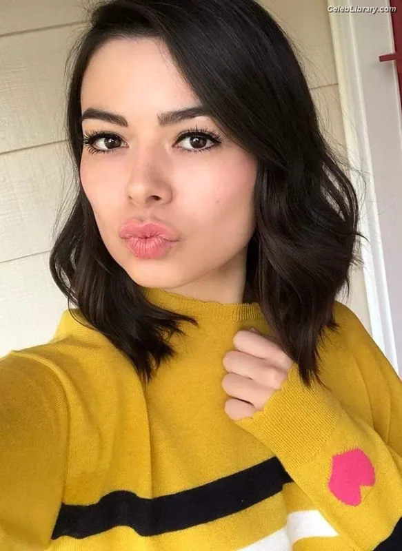 Miranda Cosgrove photo 23 of 264