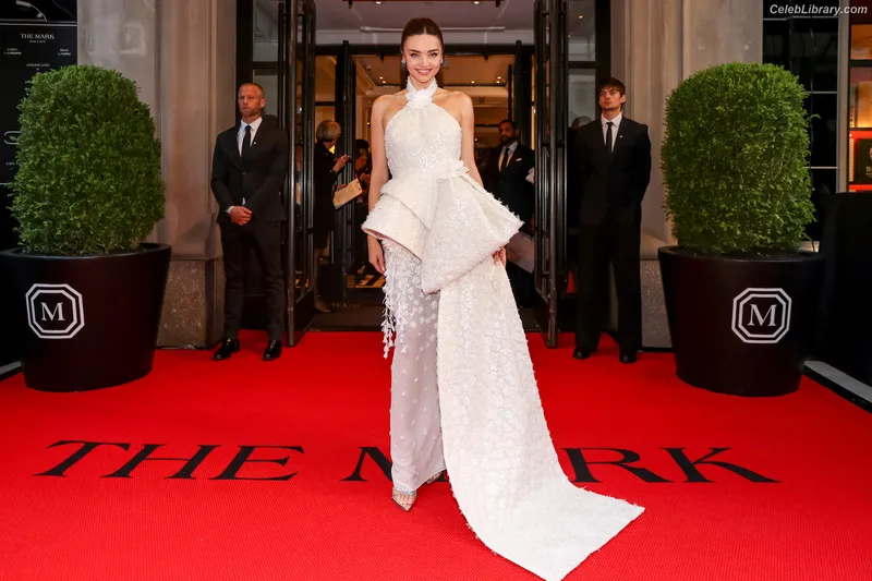 Miranda Kerr photo 12 of 801