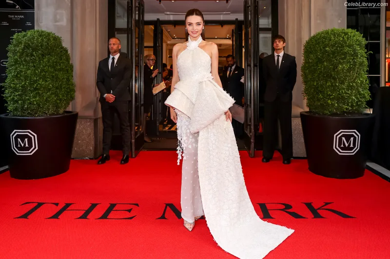 Miranda Kerr photo 13 of 801