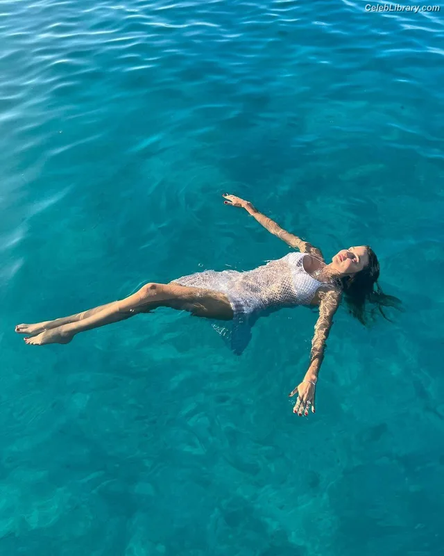 Miranda Kerr photo 18 of 801