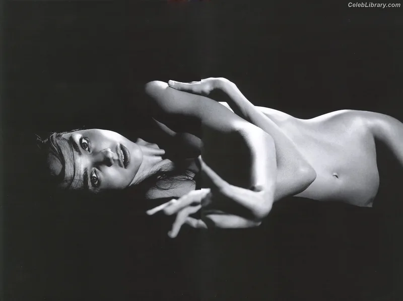 Miranda Kerr photo 23 of 801