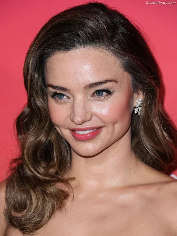 Miranda Kerr photo 9 of 801