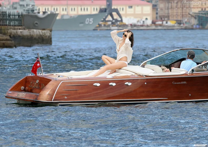 Miranda Kerr photo 12 of 801