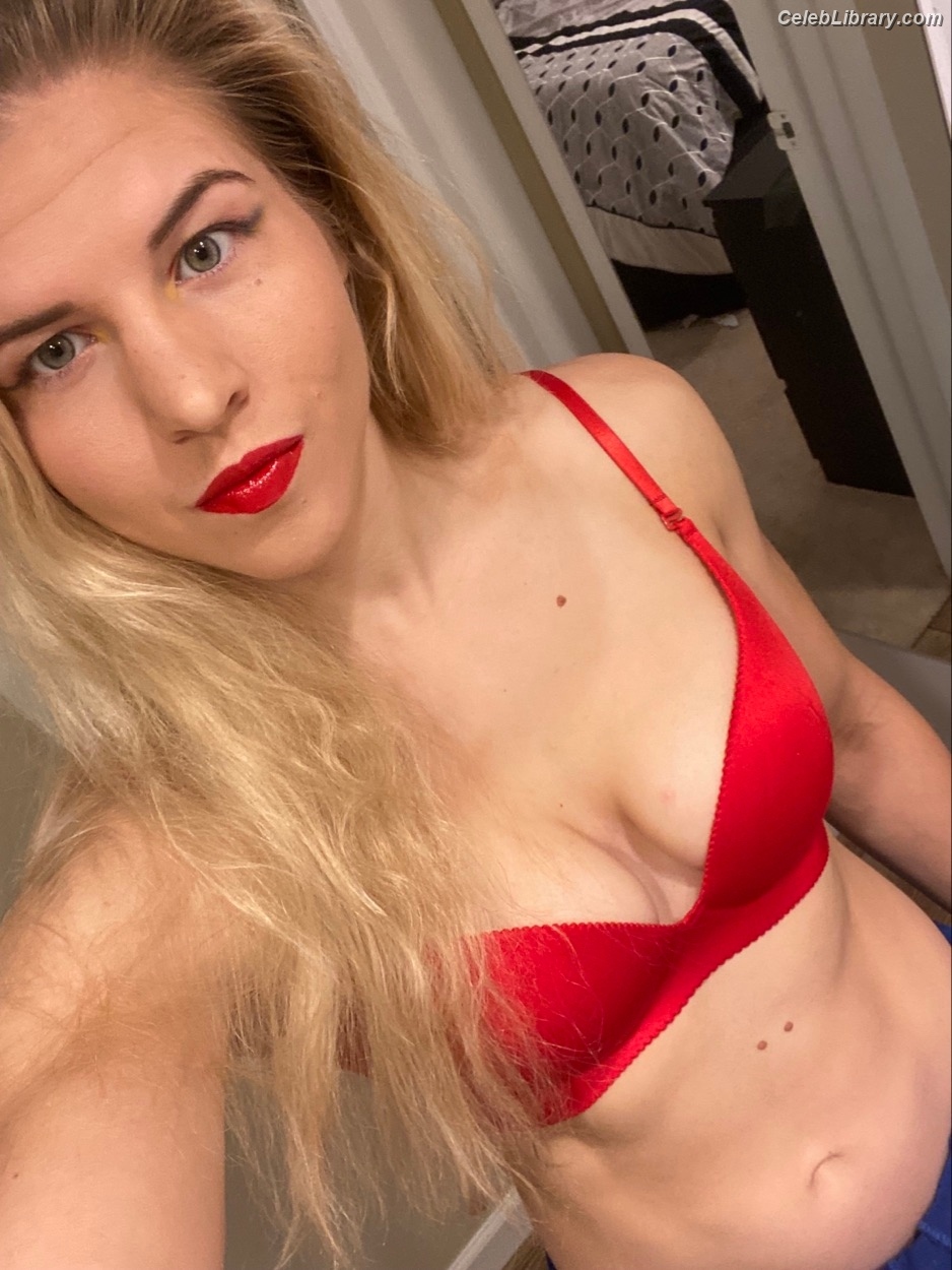 Miranda Maverick photo 1 of 73