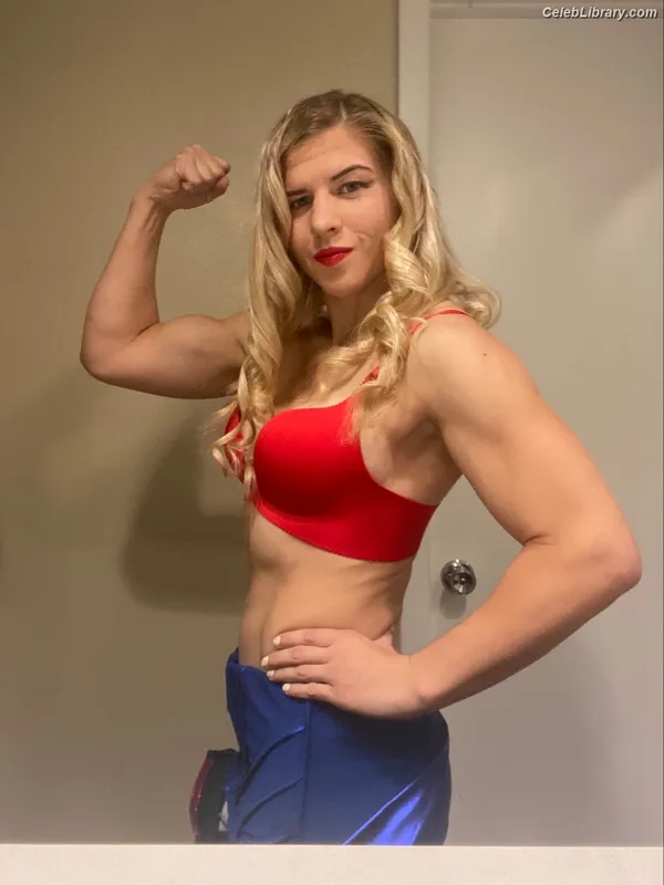 Miranda Maverick photo 13 of 73