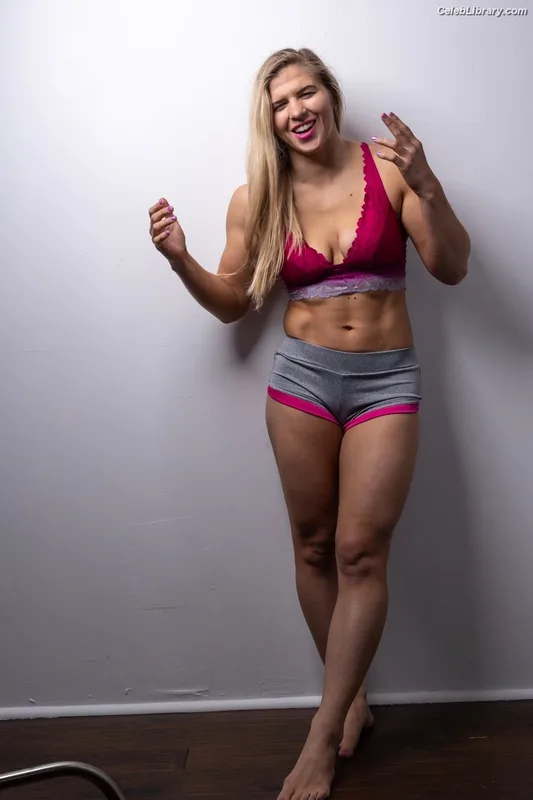 Miranda Maverick photo 16 of 73