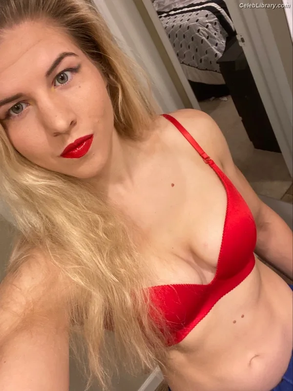 Miranda Maverick photo 1 of 73