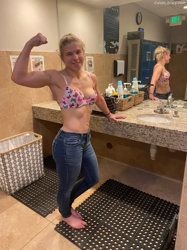 Miranda Maverick photo 5 of 73