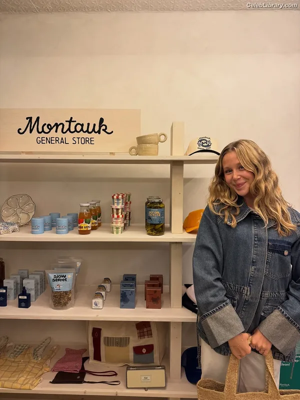 Miranda McKeon photo 1 of 112