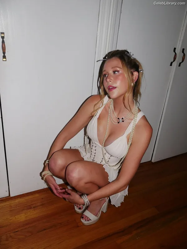 Miranda McKeon photo 22 of 112