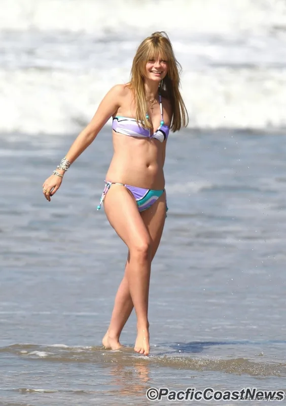 Mischa Barton photo 16 of 80