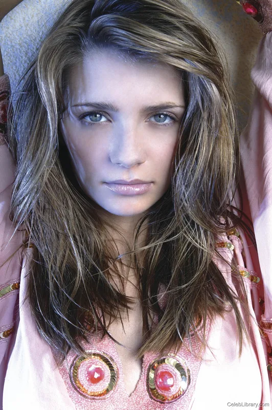 Mischa Barton photo 5 of 80