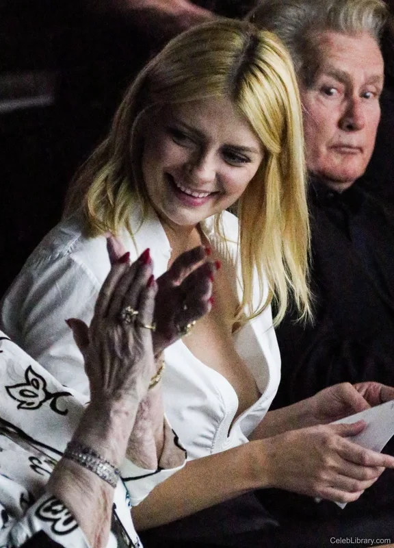 Mischa Barton photo 1 of 80