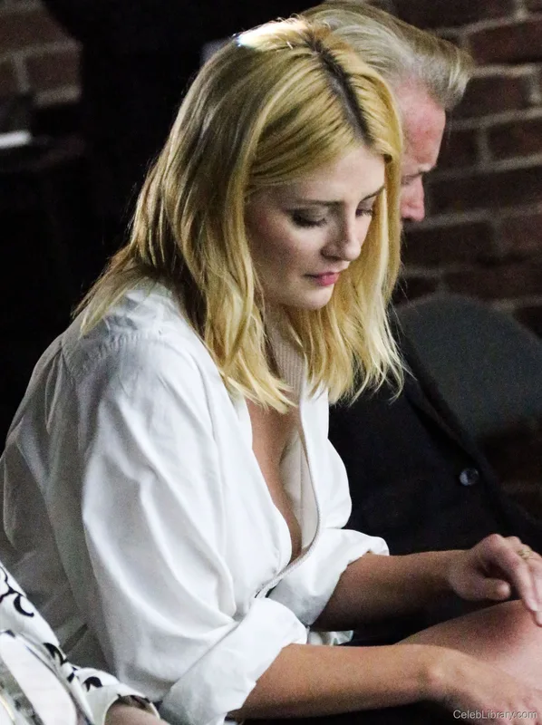 Mischa Barton photo 2 of 80