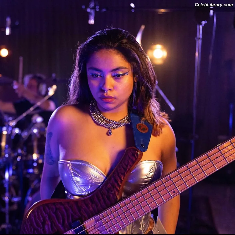 Mohini Dey photo 7 of 7