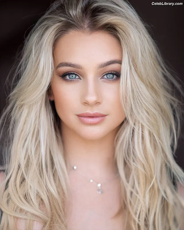 Mollee Gray photo 14 of 23