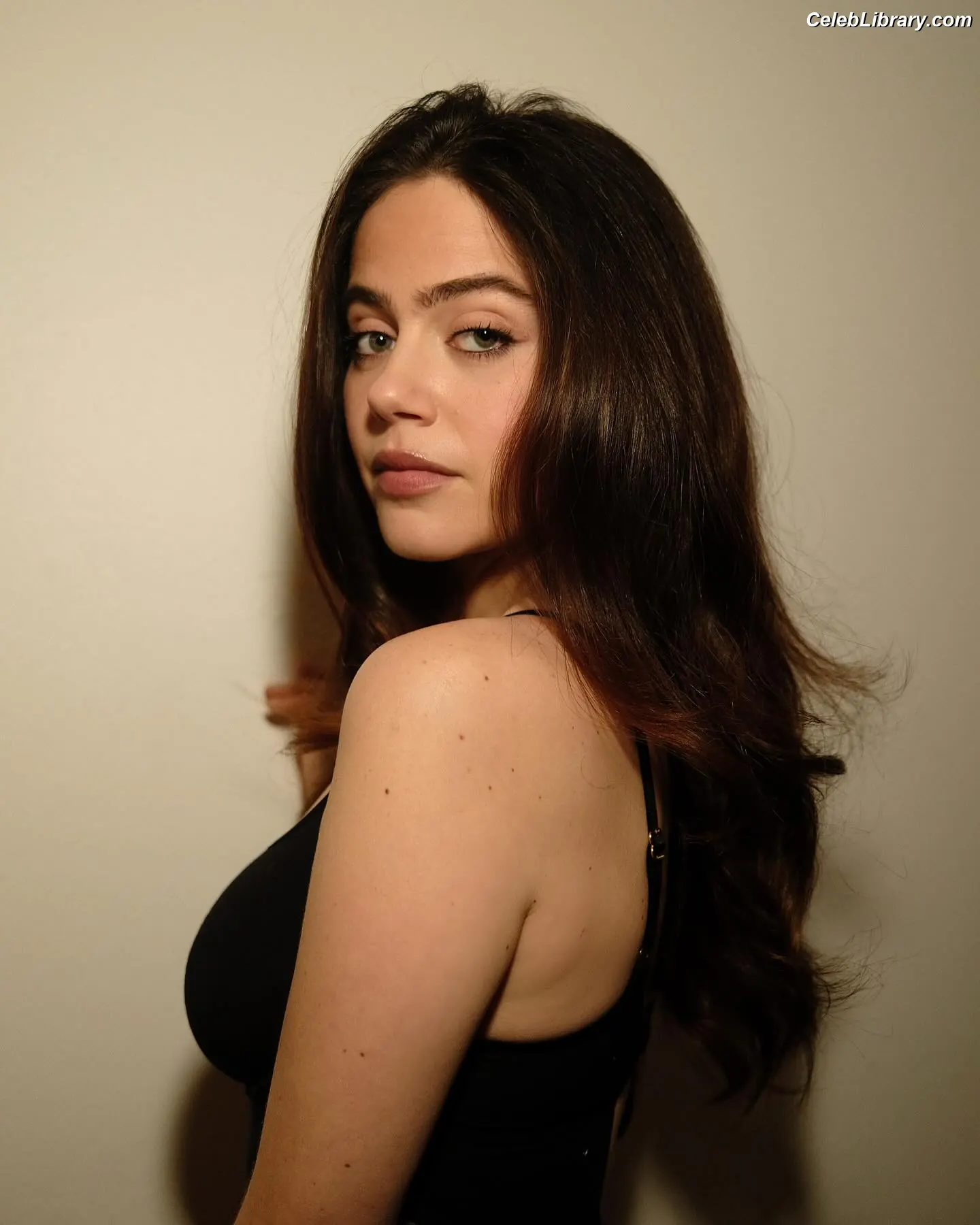 Molly Gordon photo 6 of 351