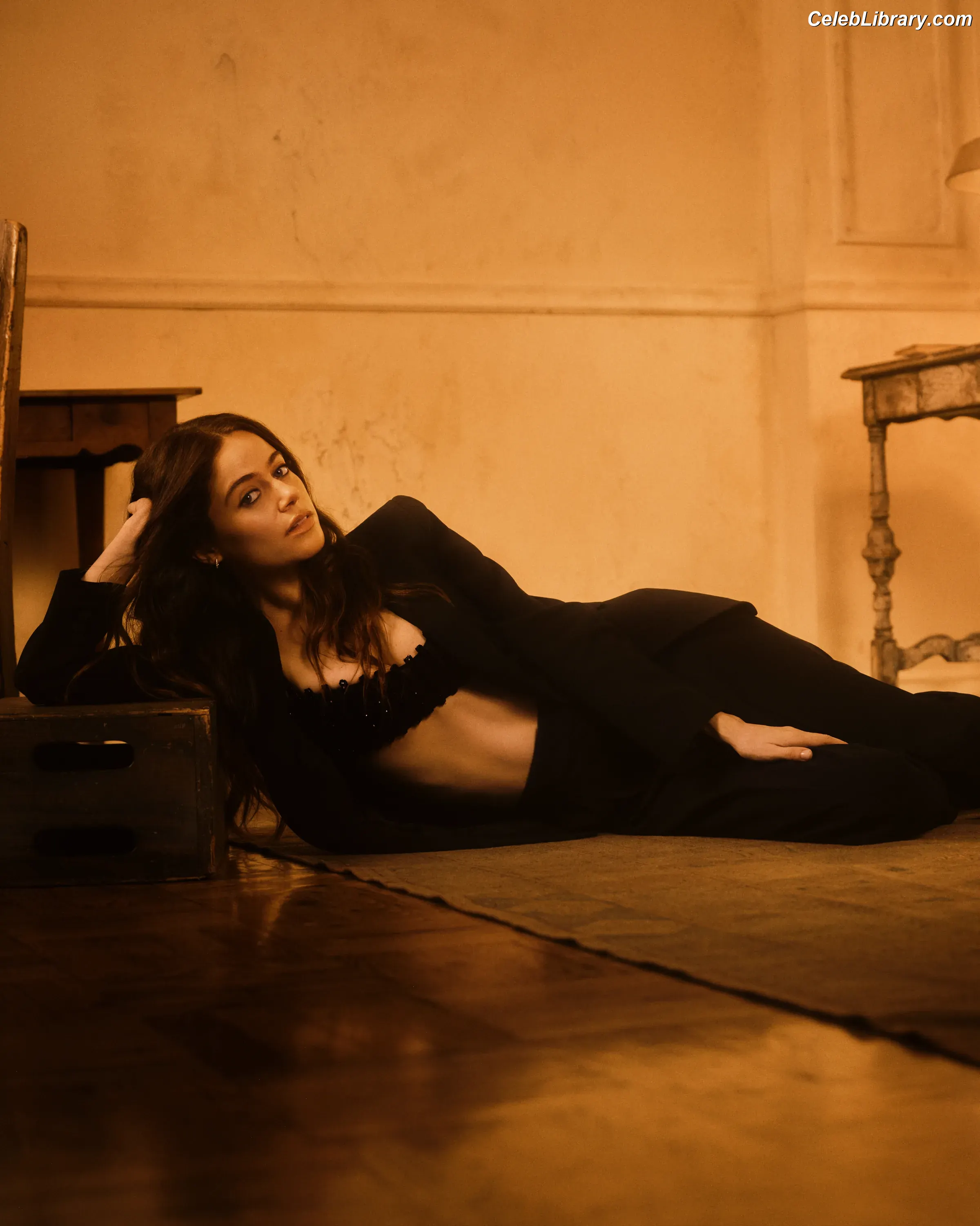 Molly Gordon photo 5 of 351
