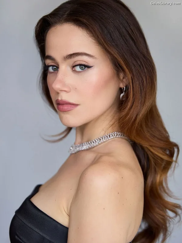 Molly Gordon photo 5 of 352