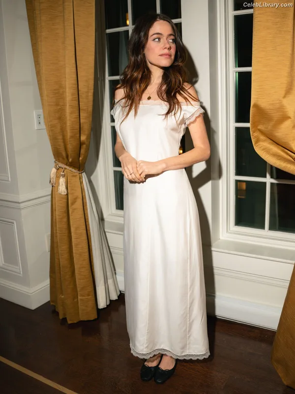 Molly Gordon photo 8 of 352