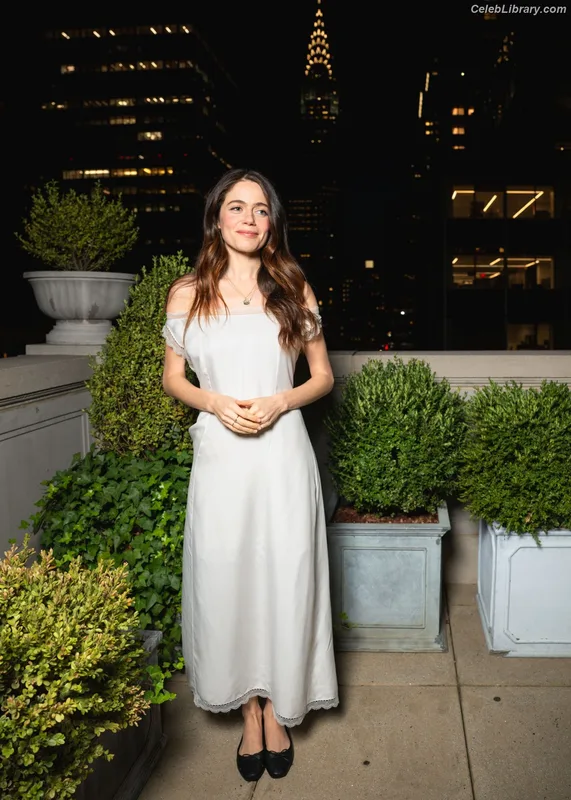 Molly Gordon photo 9 of 352