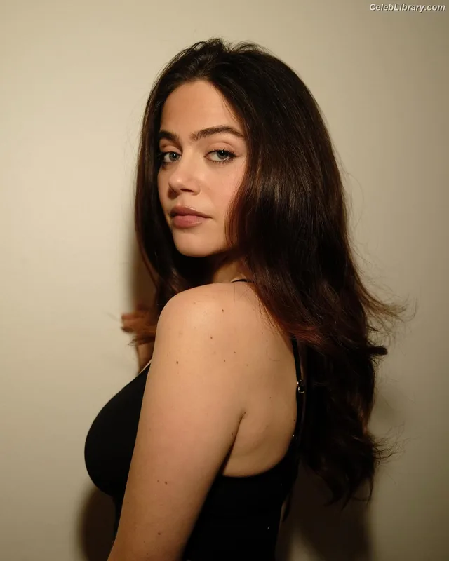 Molly Gordon photo 6 of 352