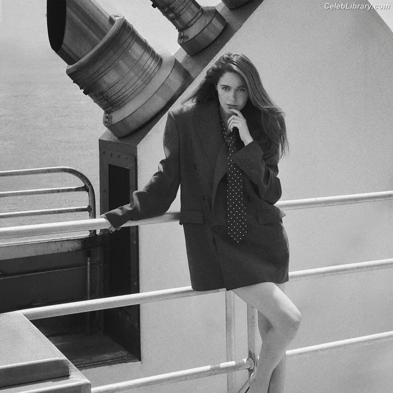 Molly Gordon photo 11 of 352