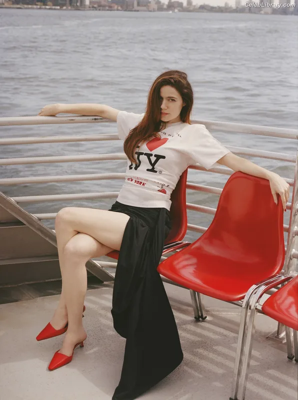 Molly Gordon photo 6 of 352