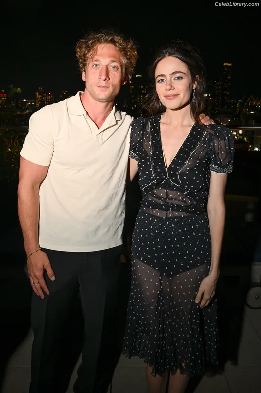 Molly Gordon photo 13 of 352