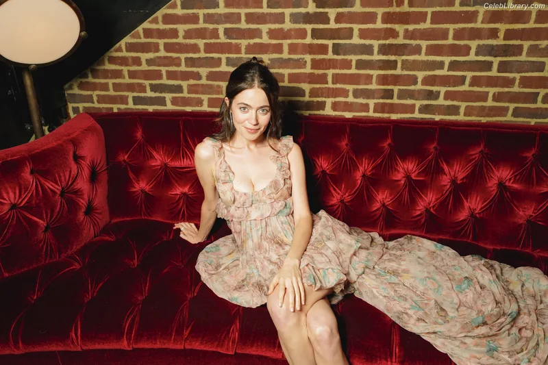 Molly Gordon photo 14 of 352