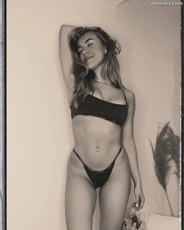 Molly Marsh photo 7 of 116