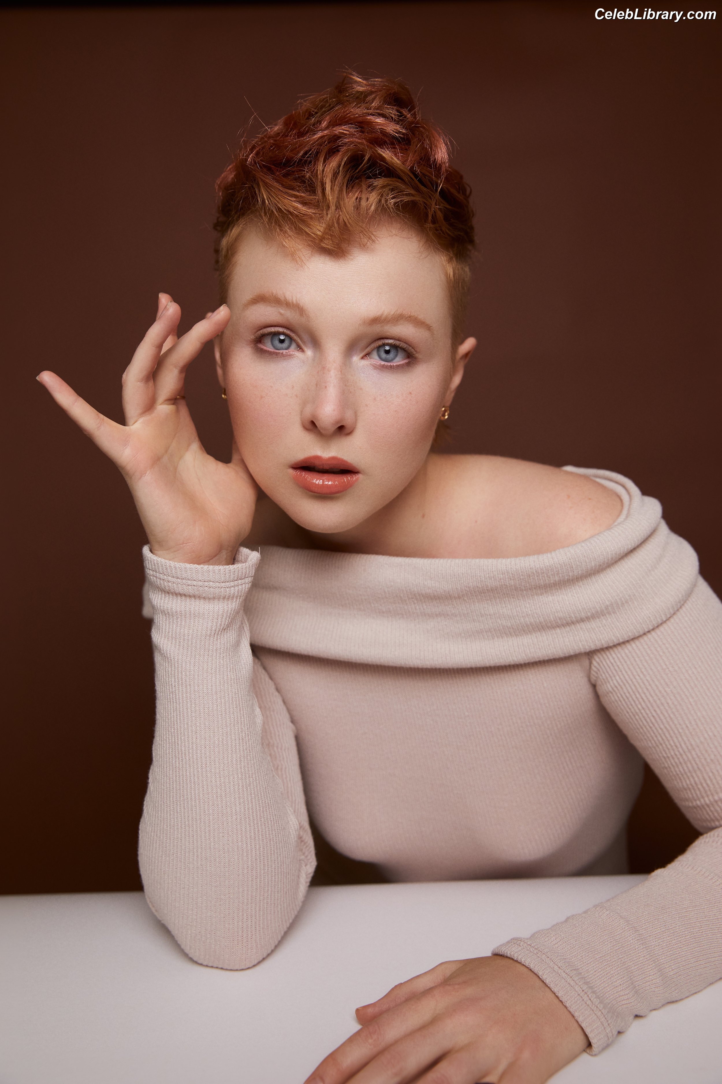 Molly Quinn photo 21 of 149