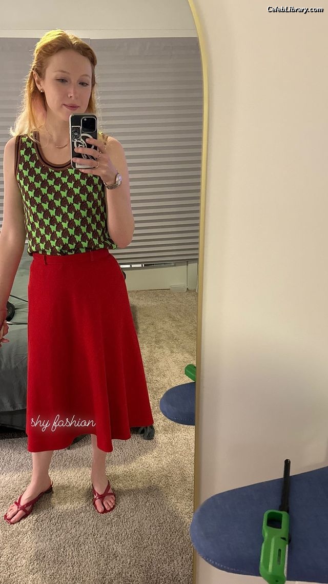 Molly Quinn photo 16 of 149